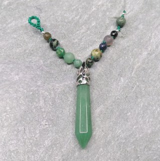 Edelstein Anhänger Aventurin Grün liegend, handgeknüpft, gehäkelter Verschluss